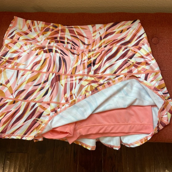 Women’s like new tennis shirt - Picture 3 of 3